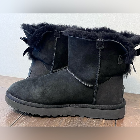 UGG Bailey Bow Crystal Boots Womens size 7 - Picture 5 of 11